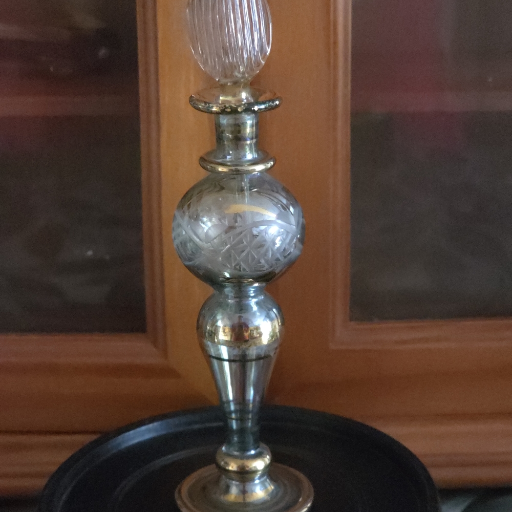Vtg Hand-Blown Etched Egyptian Perfume Bottle with Gold Accents & Stopper